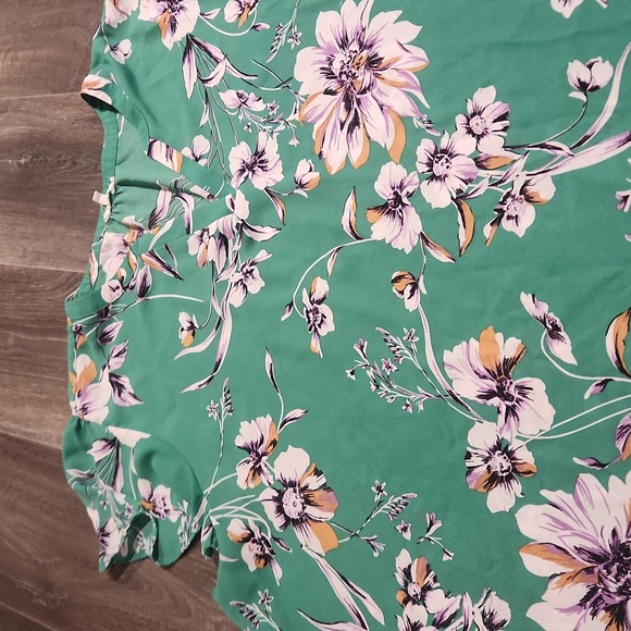 EUC MAURICES 4X FLORAL GREEN BLOUSE - Picture 2 of 5